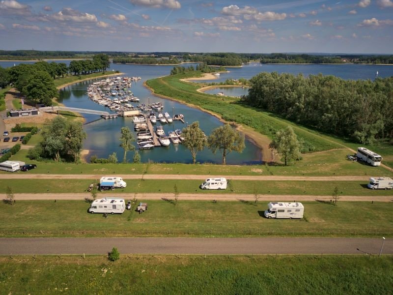 Camping am Fluss und am See in Holland